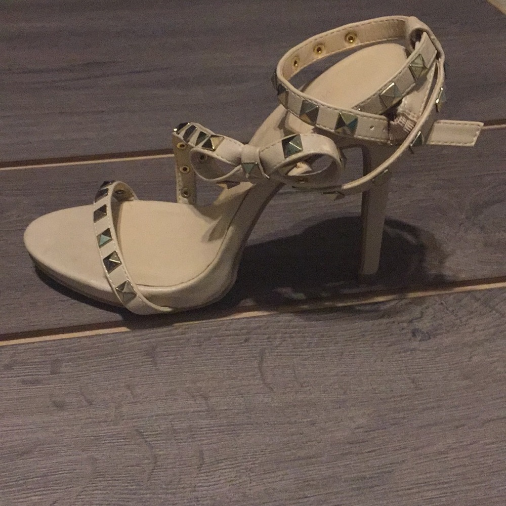 Heels - Picture 3 of 4
